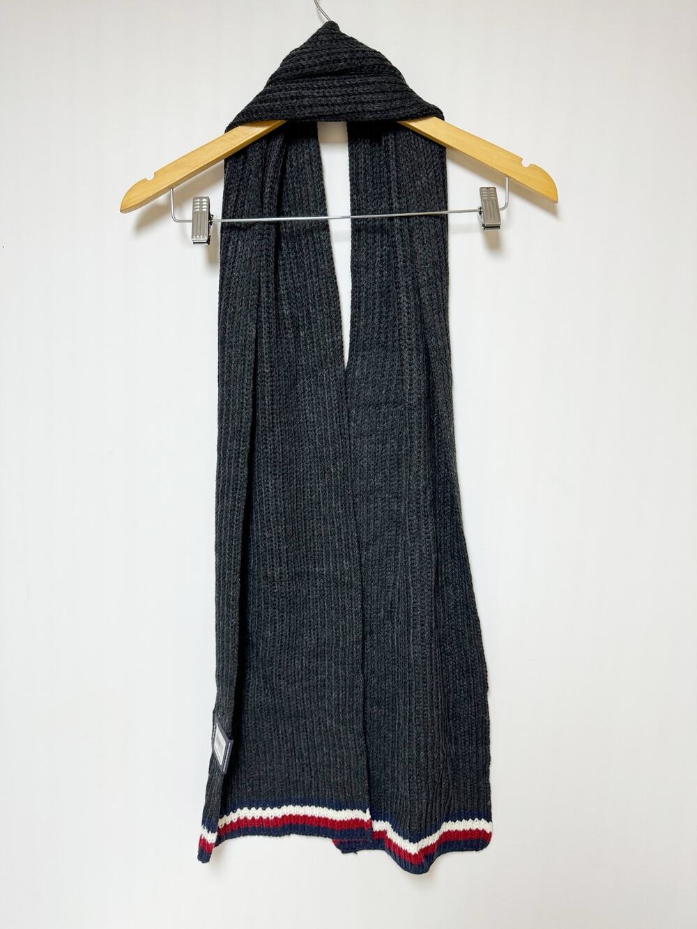 Tommy Hilfiger Mens Scarf Flag Edge Charcoal Gray Blue Red White 100% Acrylic